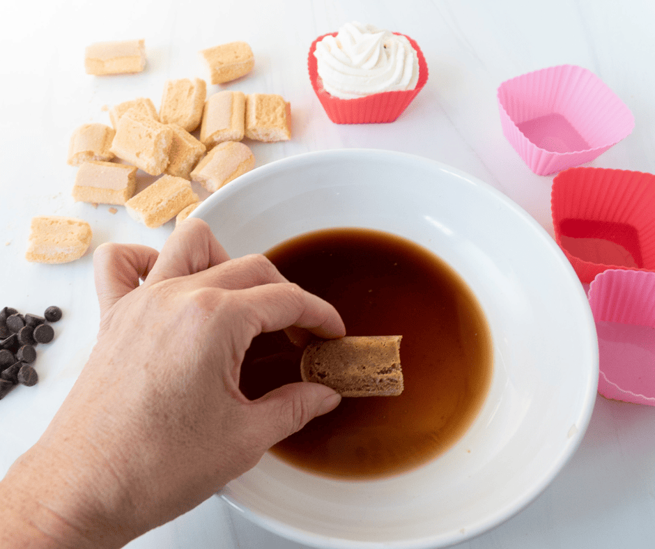 Dipping ladyfingers in espresso soal